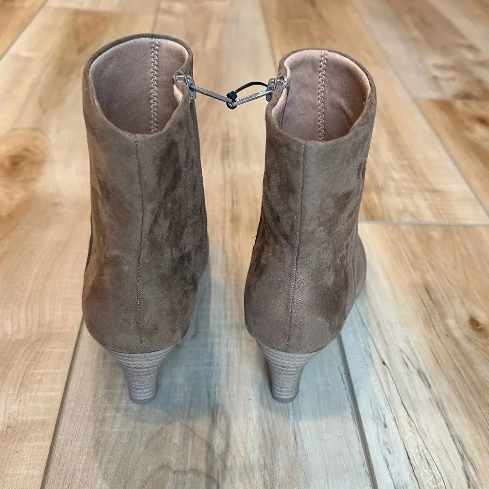 NWOTUniversal Thread Frances Brown Suede Zip-Up Booties Ankle Boots Size 6 1/2